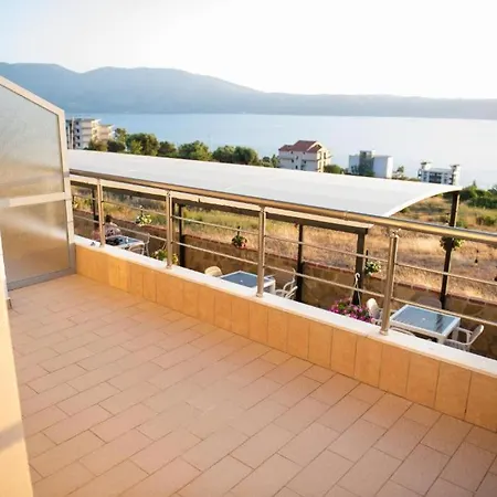 Apartment Seaview Radhime